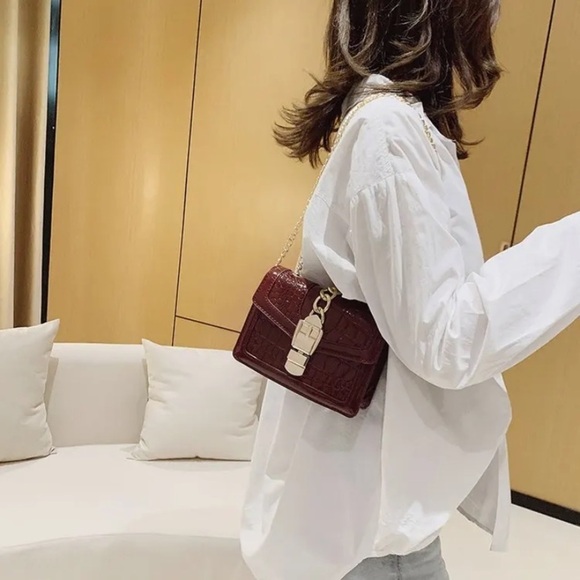 Red burgundy Messenger Bag small Shoulder Bag Crocodile pattern Flap chain Sling - Picture 3 of 12
